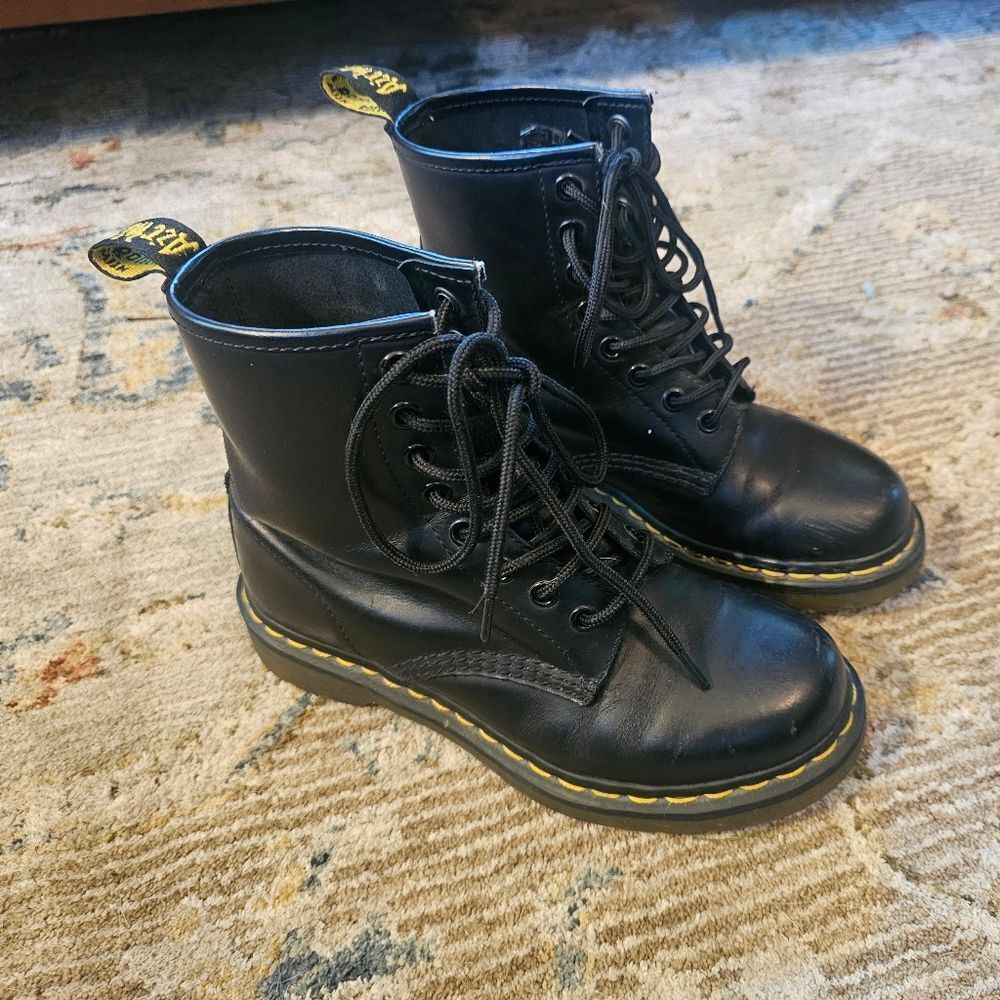 Dr. Martens Black Lace Up Boots Sz 6. - Picture 5 of 9